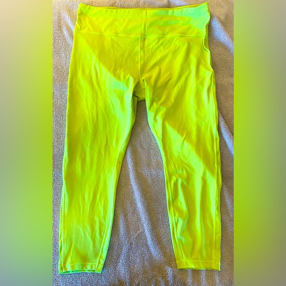 Athleta Ultimate Stash Pocket 7/8 Tight in Banana